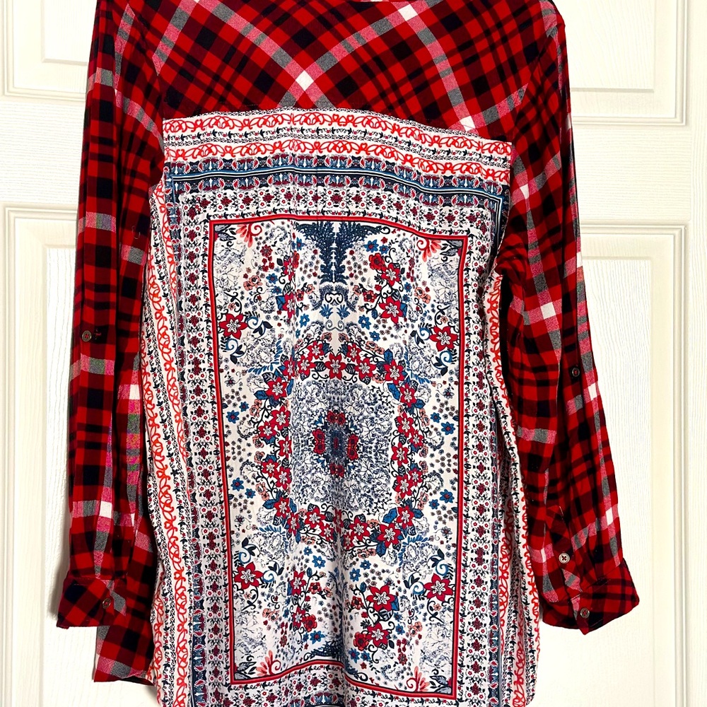 Intro 3X Red plaid front, floral back, hi-low, shirt excellent top button blouse